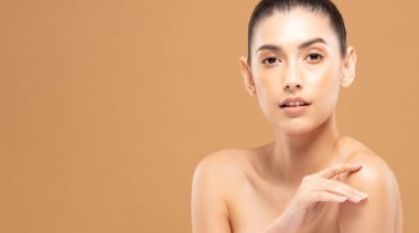 Güzel Asyalı kadın portresi. Cilt bakımlı ve sağlıklı..