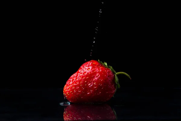 Strawberries Black Background Stream Water Falls Strawberry Red Strawberries Creative — Stock Photo, Image