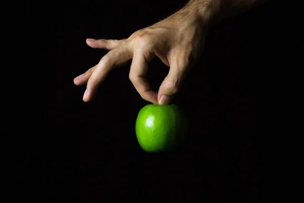 Grüner Apfel Auf Schwarzem Hintergrund Hand Hält Apfel Schwanz — Stockfoto