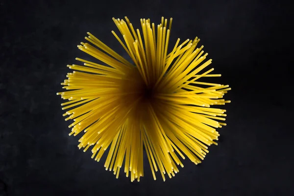 Spaghetti Black Background Yellow Long Spaghetti Form Circle Concept Italian — Stock Photo, Image