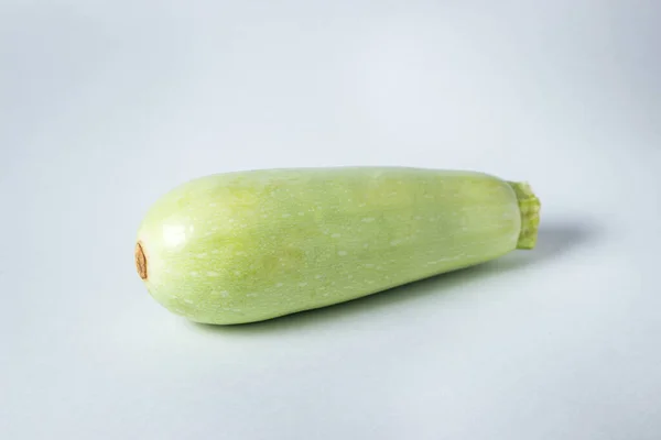 Courgettes Sur Fond Blanc Une Moelle Légumes Frais Est Milieu — Photo