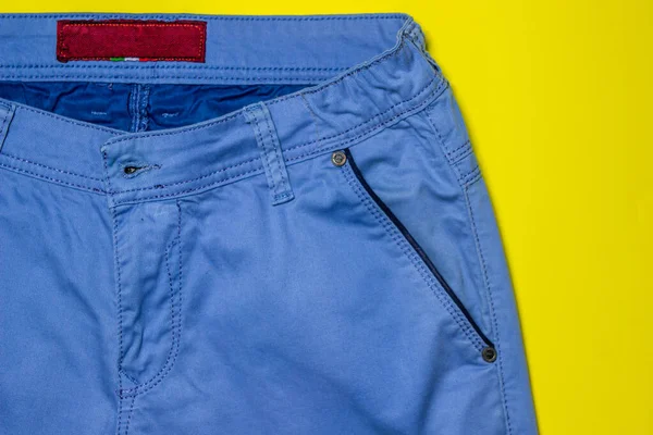 Pantalones Clásicos Pantalón Clásico Azul Sobre Fondo Amarillo Moda Masculina —  Fotos de Stock