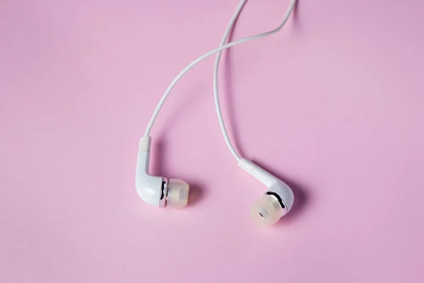 Casque Blanc Sur Fond Rose Accessoire Musical Gadget Moderne — Photo