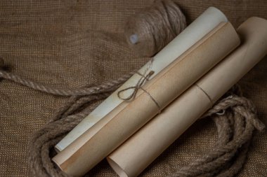 Çuval bezinde eski parşömenler. Jüpiter malzemesi. Eski bilgi kavramı