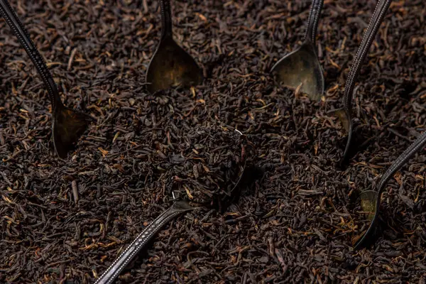 Τσάι Από Φύλλα Πολύ Χαλαρό Τσάι Κουταλάκια Του Τσαγιού Προεξέχουν — Φωτογραφία Αρχείου