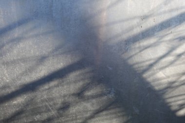 Çizik ve çatlaklarla metal doku.