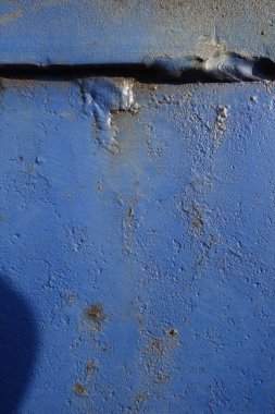 Çizik ve çatlaklarla metal doku