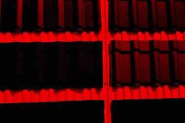 Soyut grunge arkaplanı. Monokrom dokusu. Siyah ve kırmızı desenli arka plan