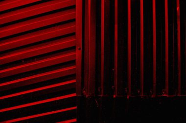 Soyut grunge arkaplanı. Monokrom dokusu. Siyah ve kırmızı desenli arka plan