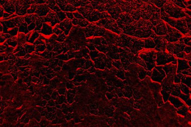 Duvar dokusundan eski boya soyuluyor