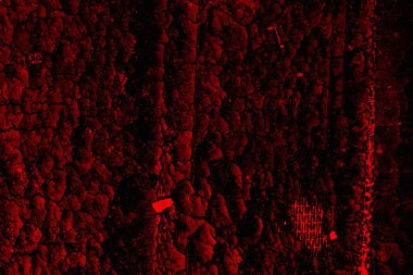 Soyut grunge arkaplanı. Monokrom dokusu. Siyah ve kırmızı desenli arka plan