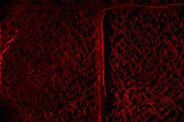 Soyut grunge arkaplanı. Monokrom dokusu. Siyah ve kırmızı desenli arka plan