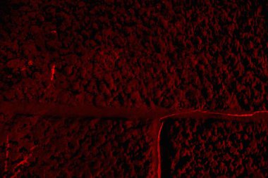 Soyut grunge arkaplanı. Monokrom dokusu. Siyah ve kırmızı desenli arka plan