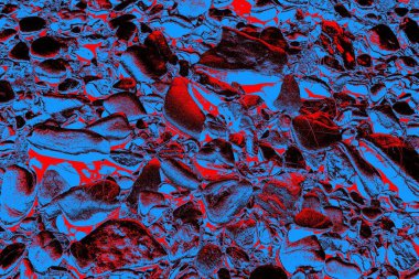 Doğada kayalık yol