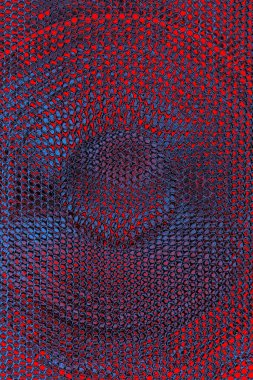 Koruyucu ızgarası olan güçlü bir hoparlör..