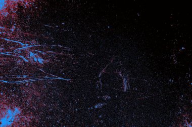 Kırmızı ve mavi renkli grungy duvar, desenli arka plan