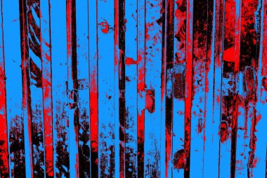 Oluklu metal levha çit görevi görüyor, dikey çizgilere yatay görünüm