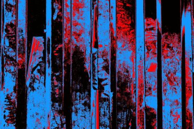 Oluklu metal levha çit görevi görüyor, dikey çizgilere yatay görünüm