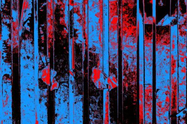 Oluklu metal levha çit görevi görüyor, dikey çizgilere yatay görünüm