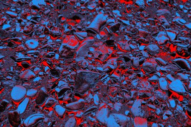 Doğada kayalık yol