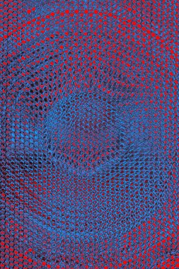 Koruyucu ızgarası olan güçlü bir hoparlör..