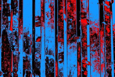 Oluklu metal levha çit görevi görüyor, dikey çizgilere yatay görünüm