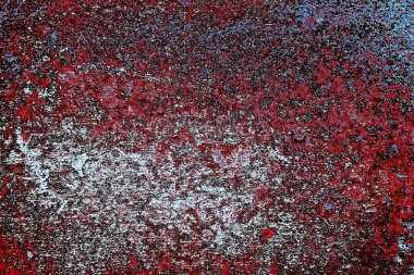 Kırık tarih arkaplanı olan kırmızı, mavi ve siyah grunge duvar