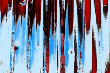 Oluklu metal levha çit görevi görüyor, dikey çizgilere yatay görünüm