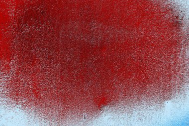 kırmızı mavi ve siyah duvar dokusu ve soyulmuş eski boya. 