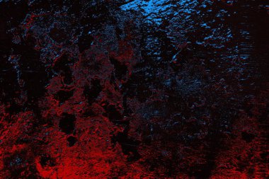 Kırık tarih arkaplanı olan kırmızı, mavi ve siyah grunge duvar