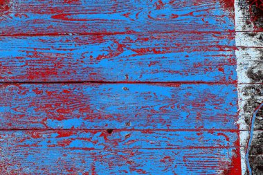 Kırık tarih arkaplanı olan kırmızı, mavi ve siyah grunge duvar