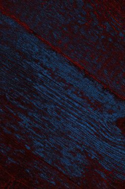 Kırık tarih arkaplanı olan kırmızı, mavi ve siyah grunge duvar