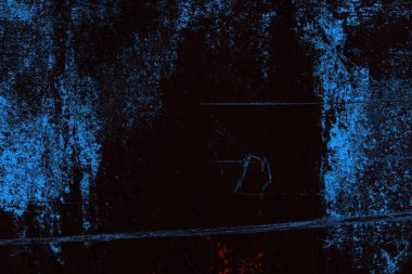 Koyu renkli ses, arka planda çatlaklar olan grunge duvar dokusu