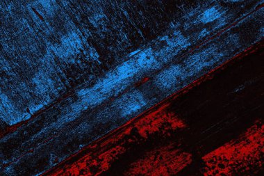 Koyu renkli ses, arka planda çatlaklar olan grunge duvar dokusu