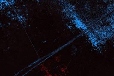 Koyu renkli ses, arka planda çatlaklar olan grunge duvar dokusu