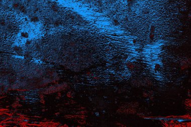 Kırık tarih arkaplanı olan kırmızı, mavi ve siyah grunge duvar