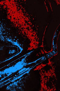 Koyu renkli ses, çatlak ve arkaplanı su sıçratan grunge duvar dokusu