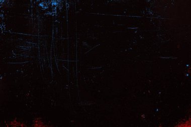 Kırık tarih arkaplanı olan kırmızı, mavi ve siyah grunge duvar