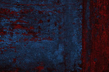 Koyu renkli ses, arka planda çatlaklar olan grunge duvar dokusu