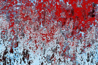 Kırık tarih arkaplanı olan kırmızı, mavi ve siyah grunge duvar