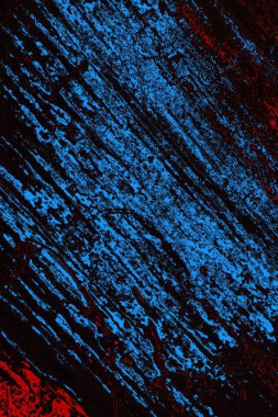 Koyu renkli ses, arka planda çatlaklar olan grunge duvar dokusu