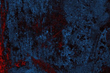 Koyu renkli ses, arka planda çatlaklar olan grunge duvar dokusu