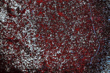 Kırık tarih arkaplanı olan kırmızı, mavi ve siyah grunge duvar