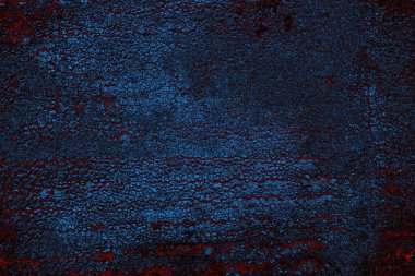 Koyu renkli ses, arka planda çatlaklar olan grunge duvar dokusu