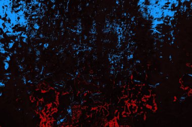 Koyu renkli ses, çatlak ve arkaplanı su sıçratan grunge duvar dokusu