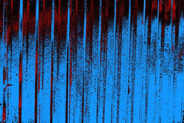 Oluklu metal levha çit görevi görüyor, dikey çizgilere yatay görünüm