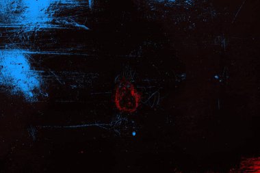 Kırık tarih arkaplanı olan kırmızı, mavi ve siyah grunge duvar
