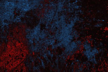 Koyu renkli ses, arka planda çatlaklar olan grunge duvar dokusu