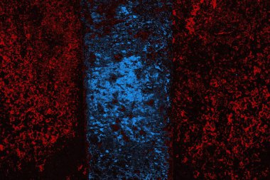 Kırık tarih arkaplanı olan kırmızı, mavi ve siyah grunge duvar