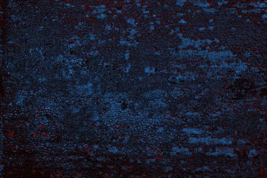 Koyu renkli ses, arka planda çatlaklar olan grunge duvar dokusu